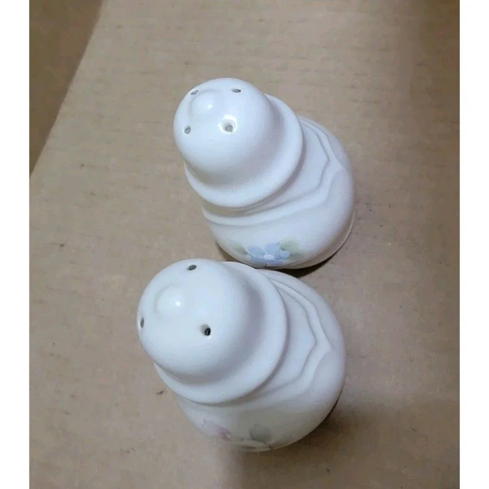 Set of Vintage Pfaltzgraff Tea Rose Pink and Blue Salt and Pepper Shakers